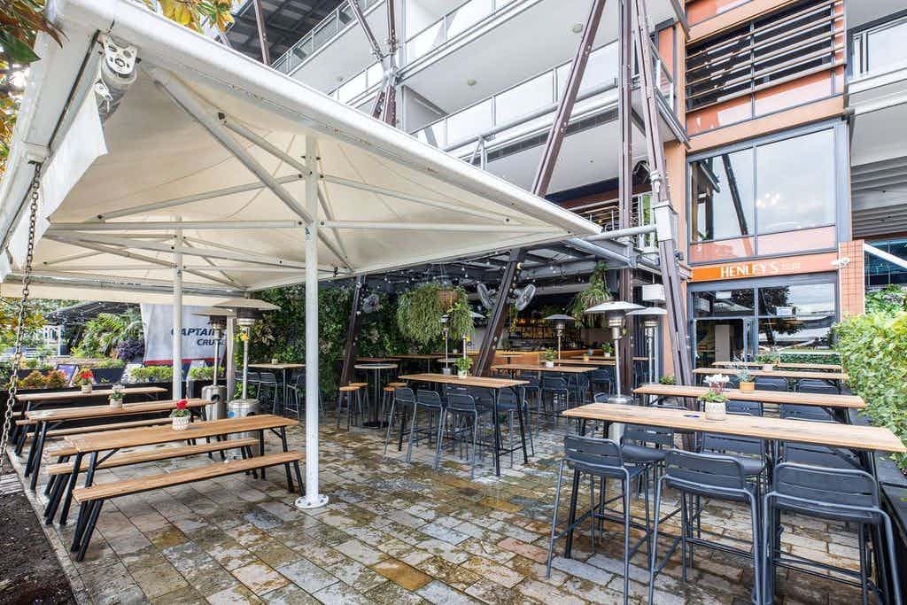 Henley's Bar & Kitchen